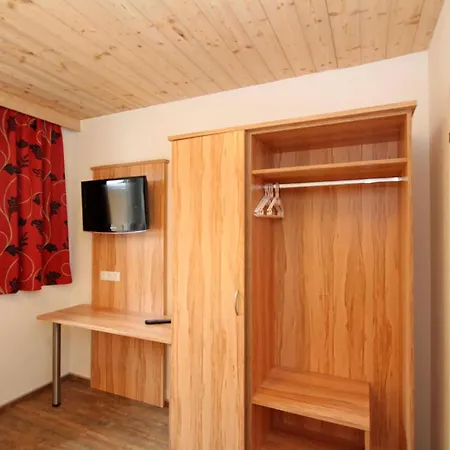 Sabine 2 - 2 * Wald im Pinzgau