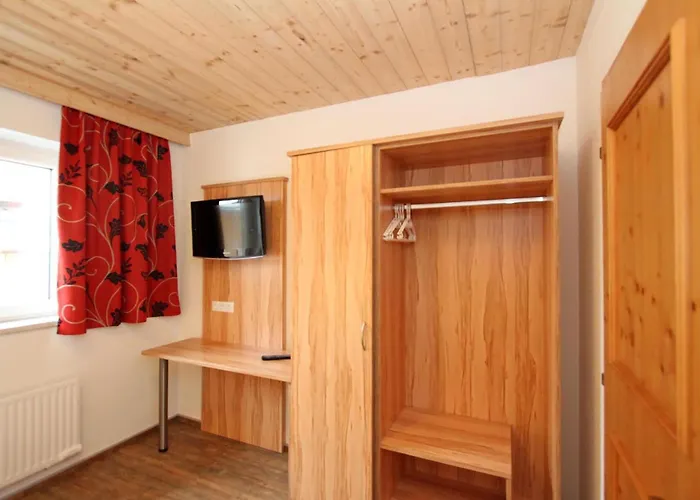 Sabine 2 - 2 * Wald im Pinzgau